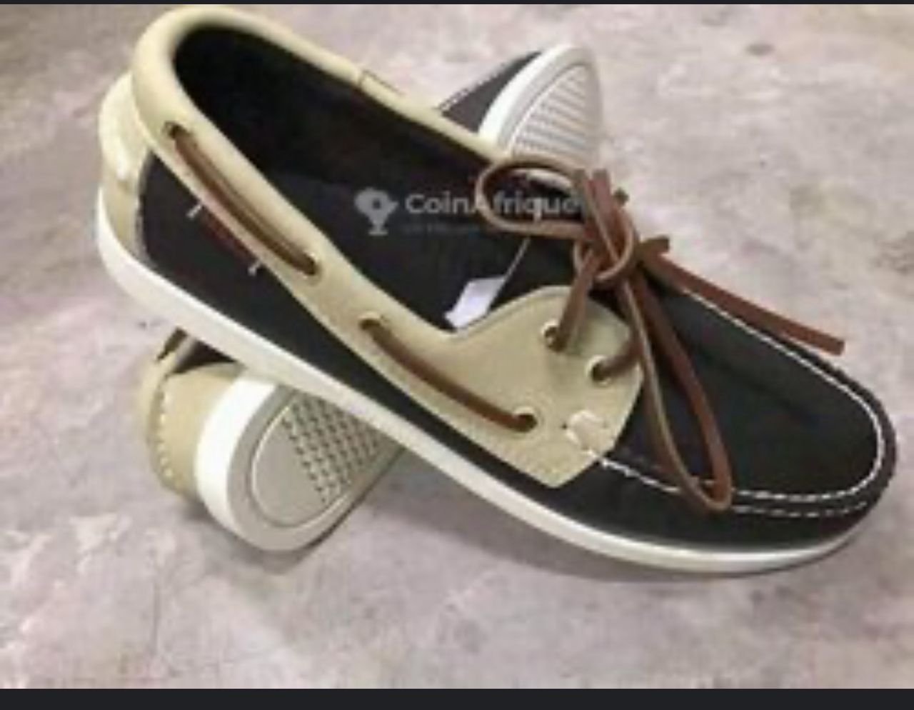 Sebago Beige Clair et Noir – Élégance minimaliste et polyvalente