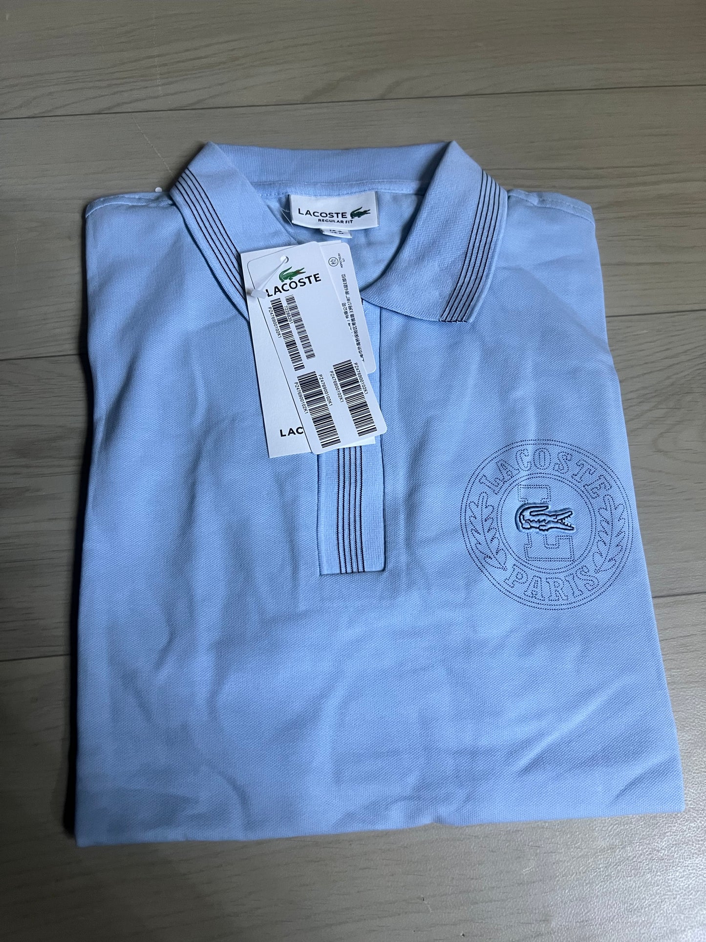 Polo Lacoste brodé pour homme – élégance et authenticité