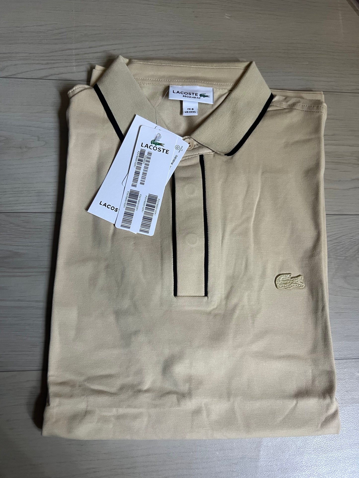 Polo Lacoste beige pour homme – style classique et élégant