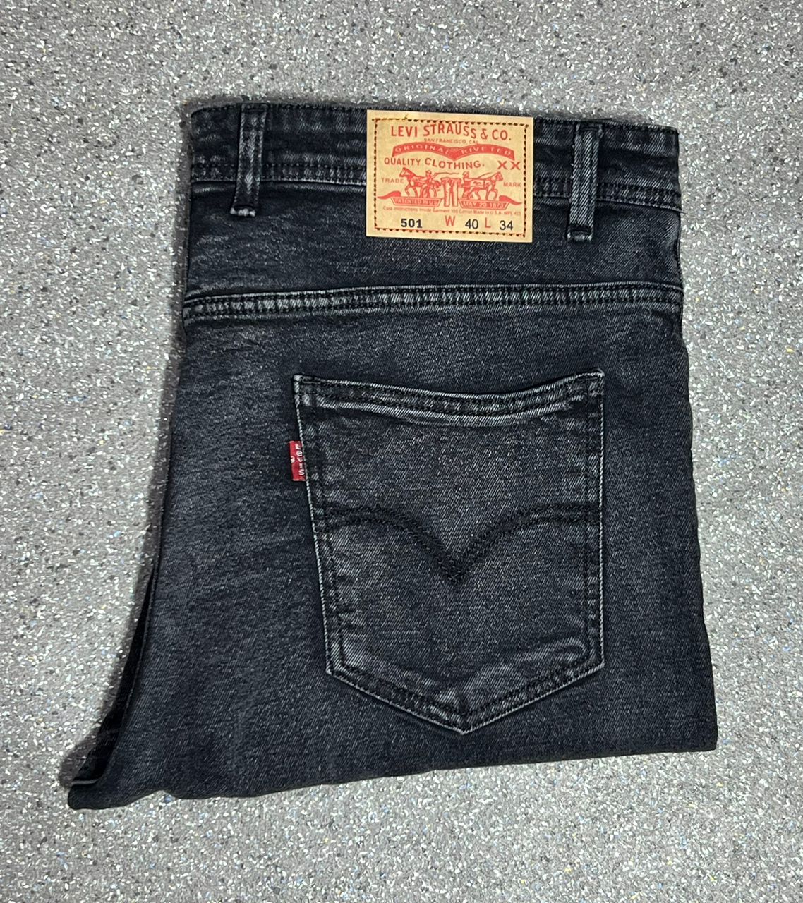 Jean Homme Gris Foncé – Élégance & Confort au Quotidien