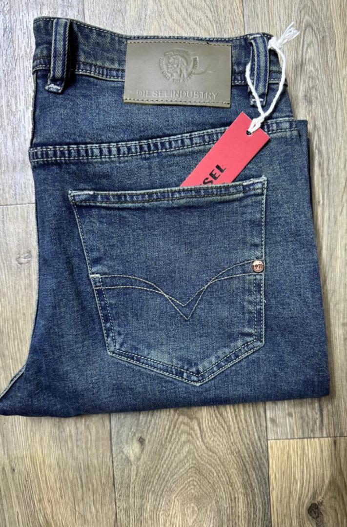 Jean Diesel Bleu Homme – Denim Authentique et Style Moderne