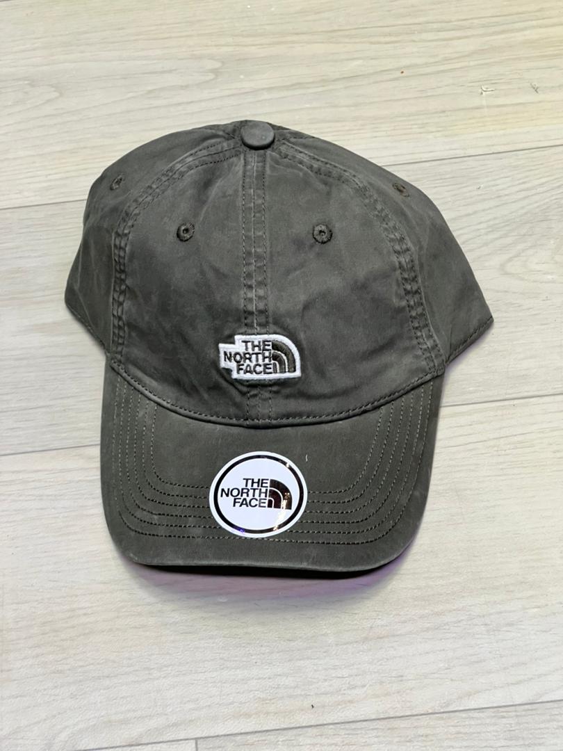 Casquette vert kaki à patch brodé