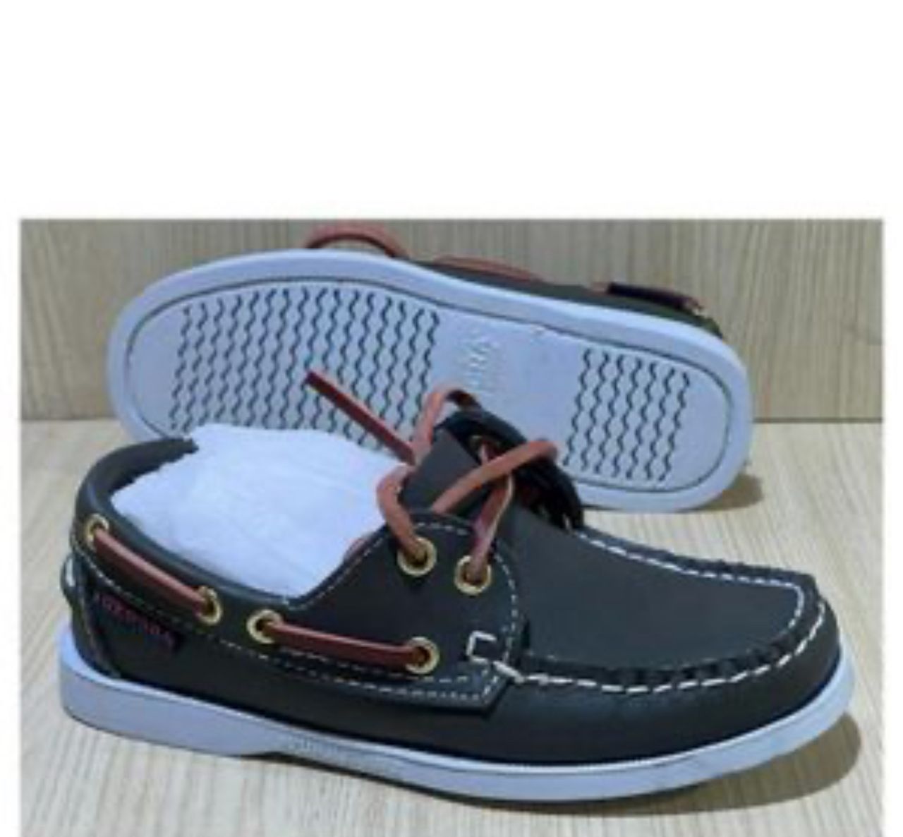 Sebago Noir – Sobriété et élégance au quotidien