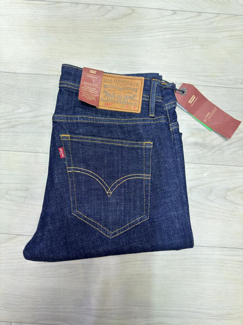 Jean Levi’s Strauss & Co bleu classique homme – denim intemporel