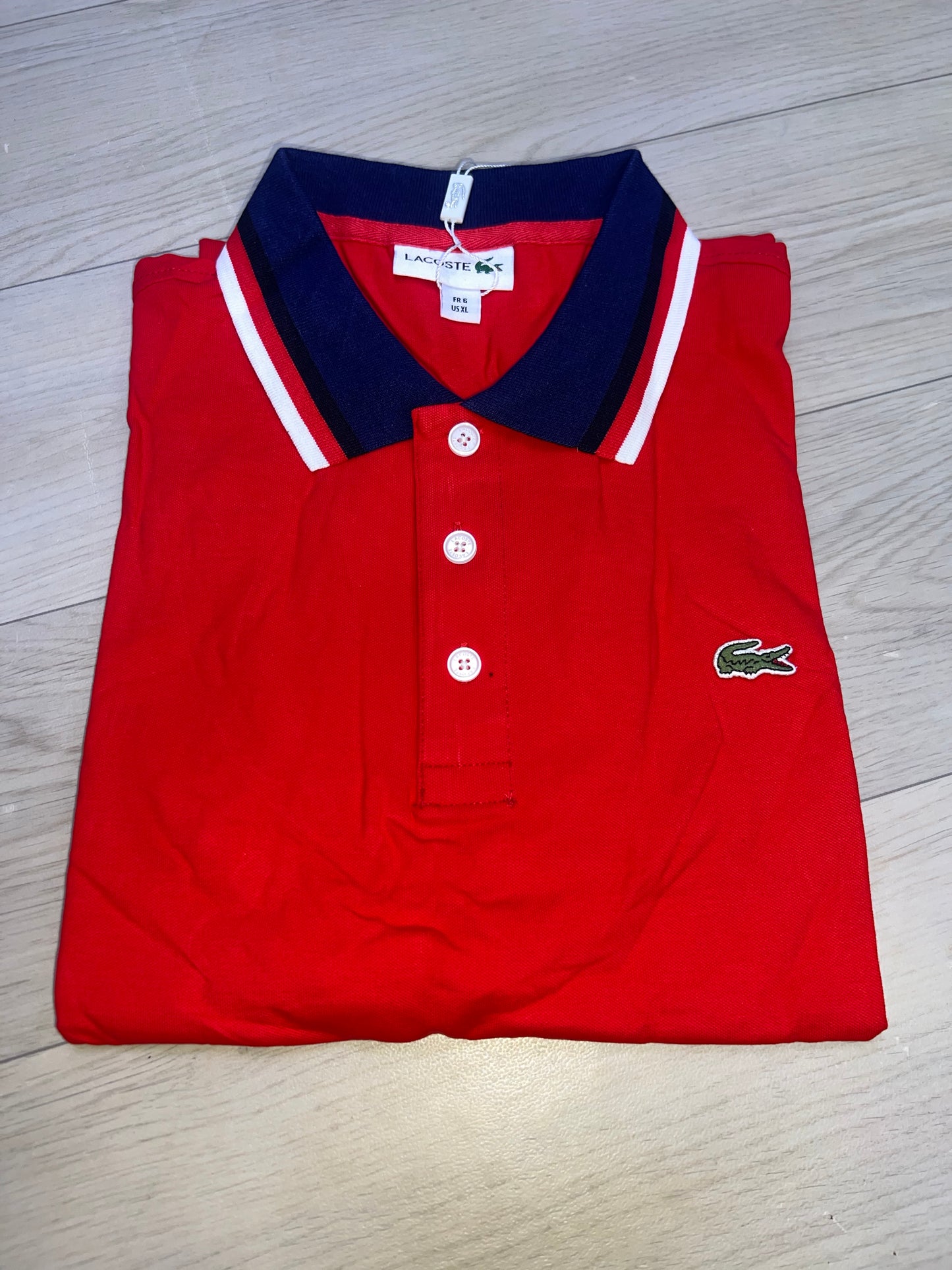 Polo Rouge Homme Lacoste – Style et Confort Intemporel