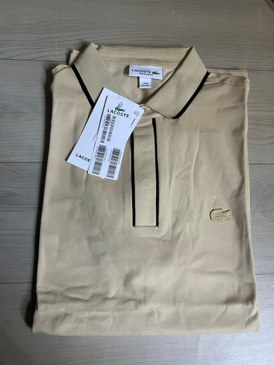 Polo Lacoste beige pour homme – style classique et élégant