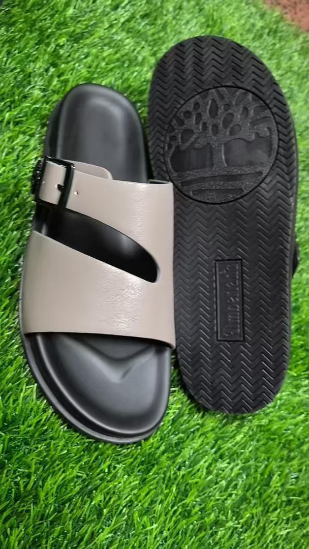 Sandale Timberland Homme – Cuir Beige et Noir – Style Confort et Élégance