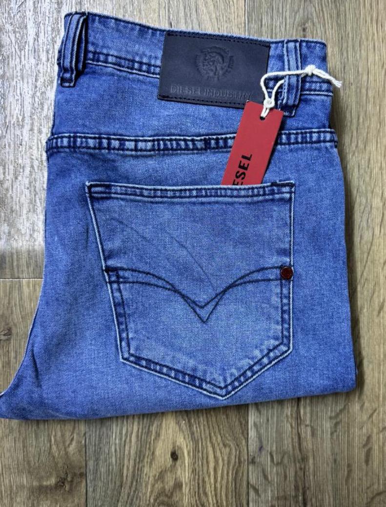 Jean Bleu Ciel Homme Diesel – Style Moderne et Détente Assurée