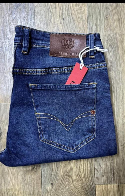 Jean Bleu Foncé Homme Diesel – Élégance et Style Authentique