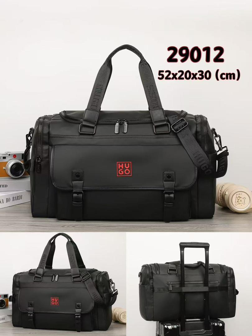 Sac de Voyage Hugo Boss Noir Logo Rouge – Élégance et Capacité