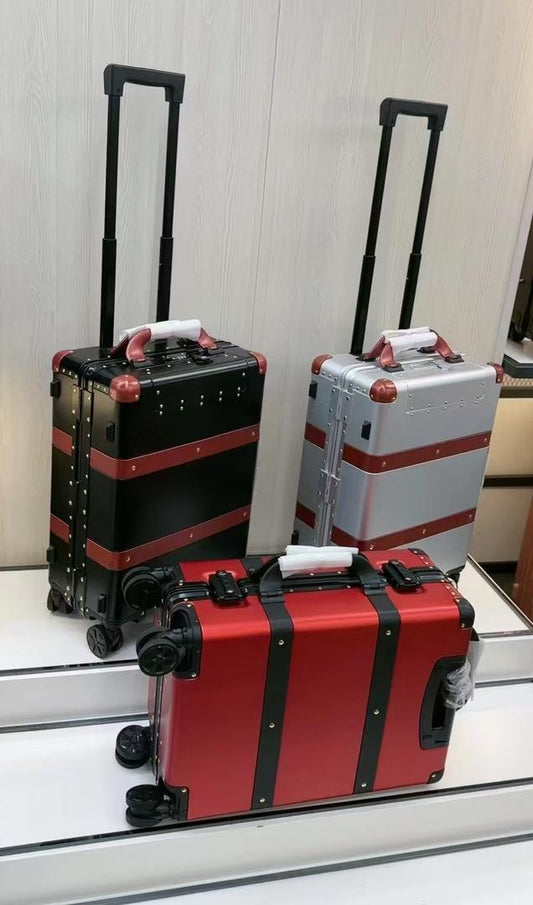 Valise Rétro Aluminium – Style Luxueux et Robuste