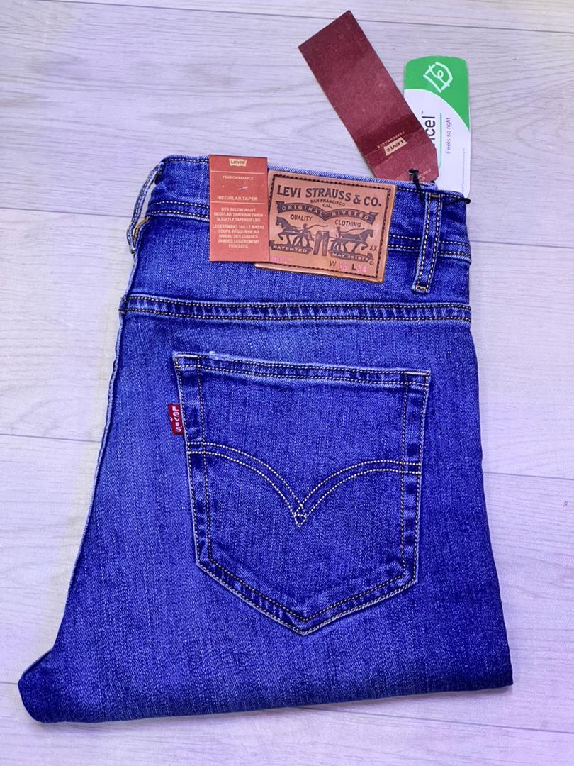 Jean bleu foncé classique – Levi’s Strauss
