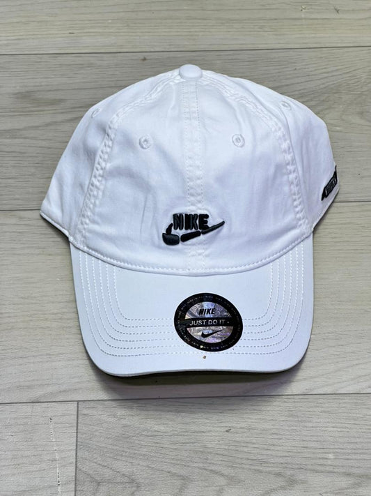 Casquette Blanche Brodé “NIKE”
