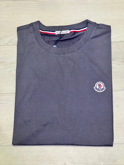 T-Shirt Moncler Gris – Élégance Premium & Style Intemporel