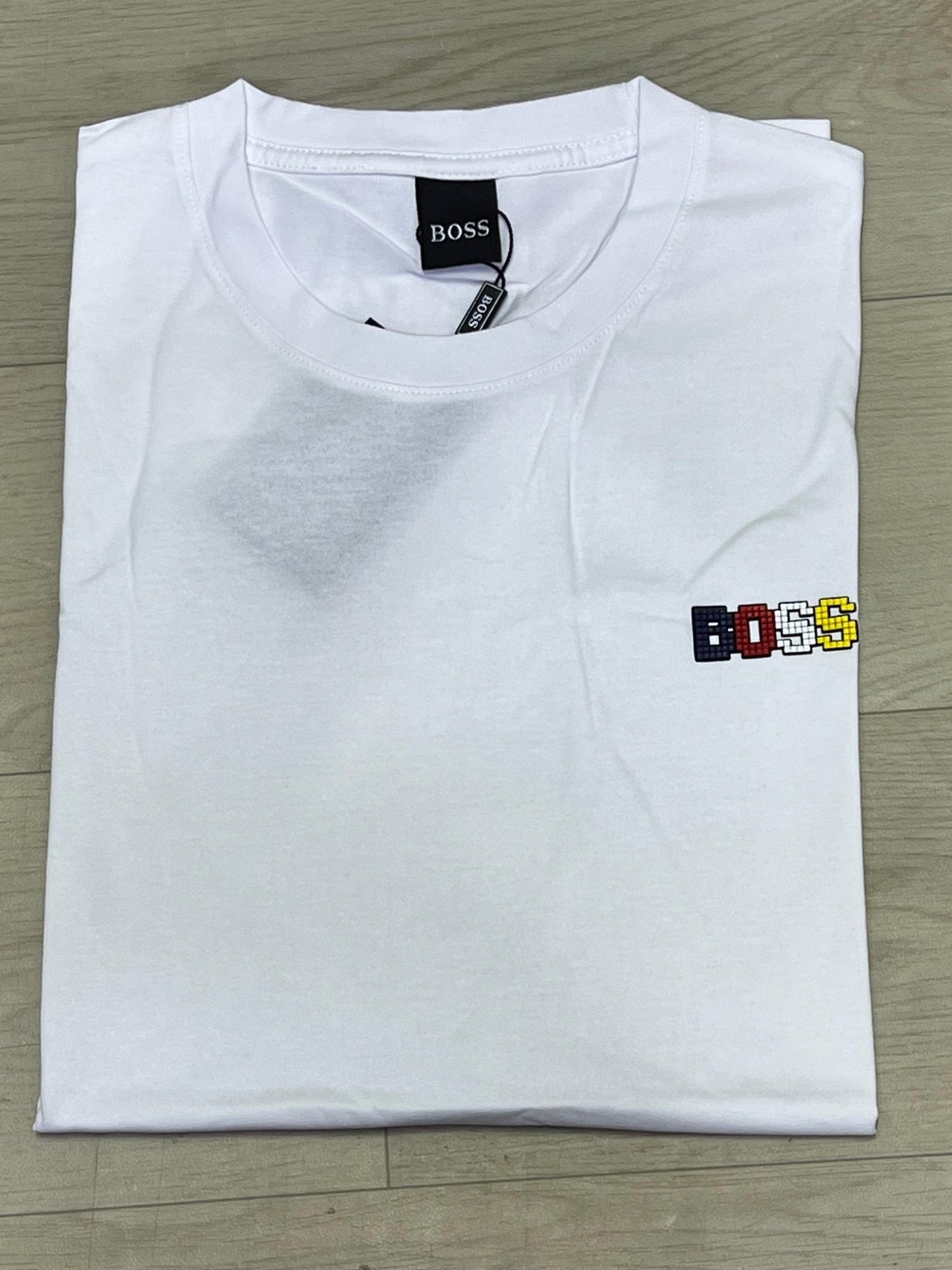 T-Shirt Blanc BOSS – Élégance Minimaliste & Style Premium