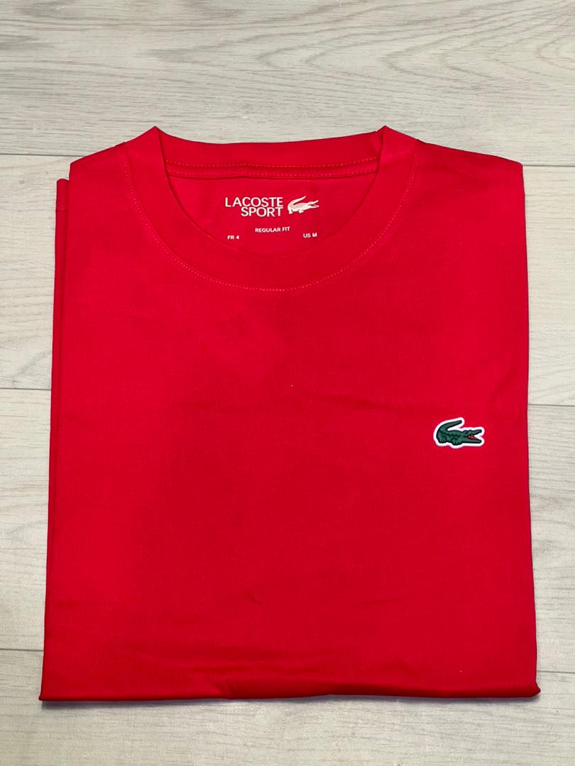 T-Shirt Rouge Lacoste – Audace & Élégance Sport Chic