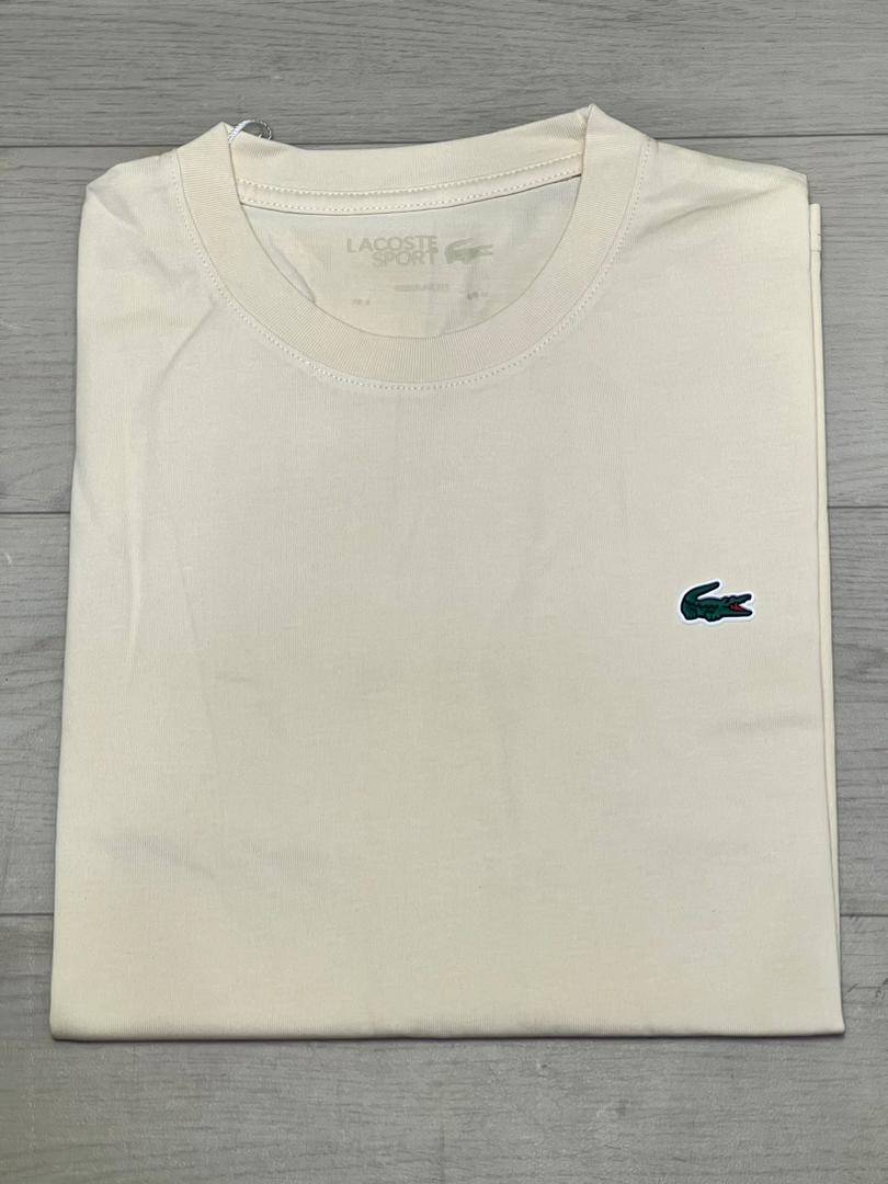 T-Shirt Beige Lacoste – Élégance Naturelle & Style Raffiné