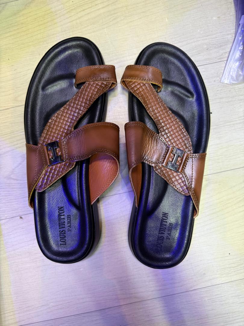 Sandales Marron Un Doigt Croisées –  Homme Élégance & Confort
