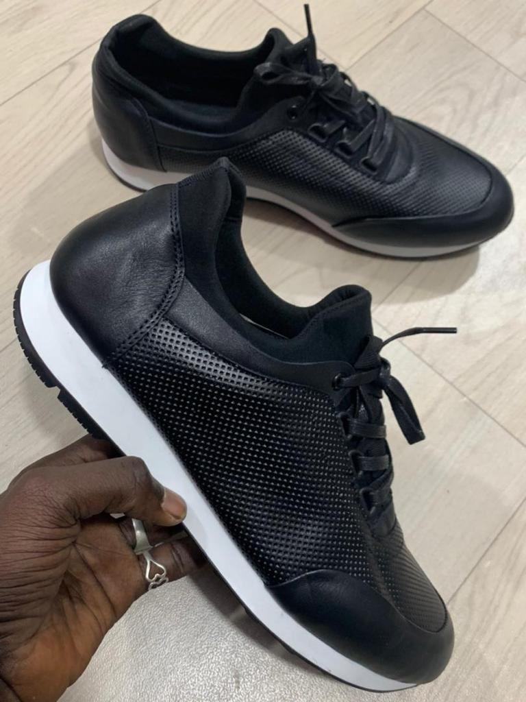 Baskets noires et blanches homme – Style urbain et confort moderne